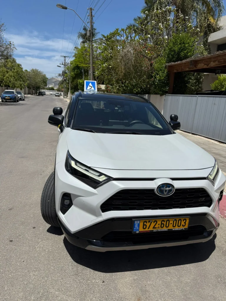 רכב של פיני רנדלר מורה נהיגה