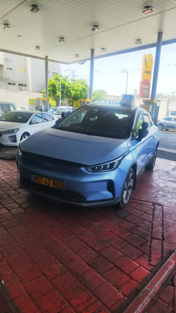רכב של ניר משה מורה נהיגה