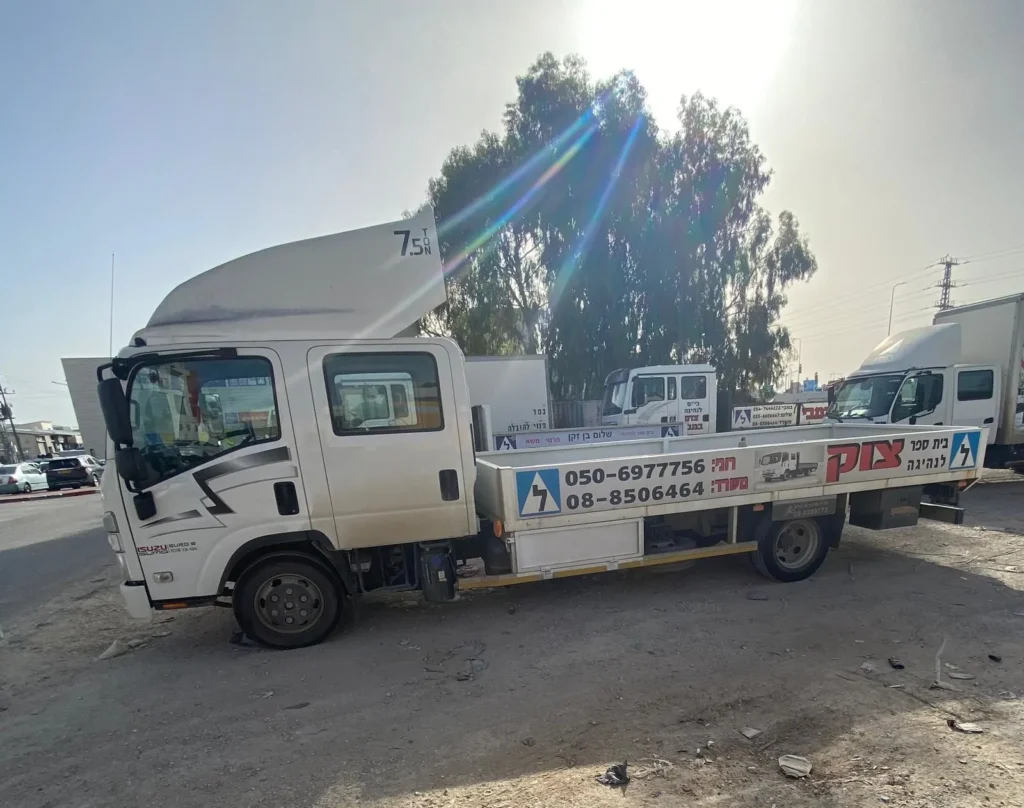 משאית 2 של רוני רפאלי מורה נהיגה