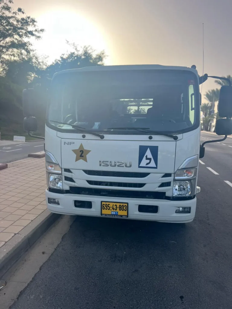 אבי אלקבץ מורה לנהיגה משאית