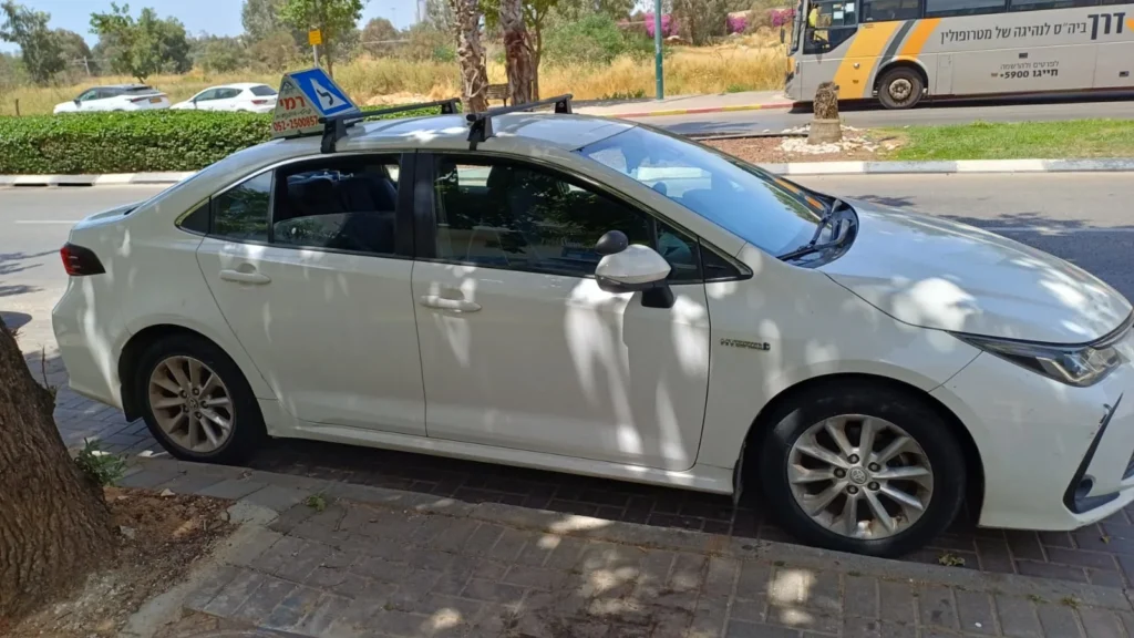 רכב של רחמים דואני מורה נהיגה