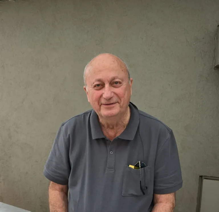 אבי יונגר מורה נהיגה