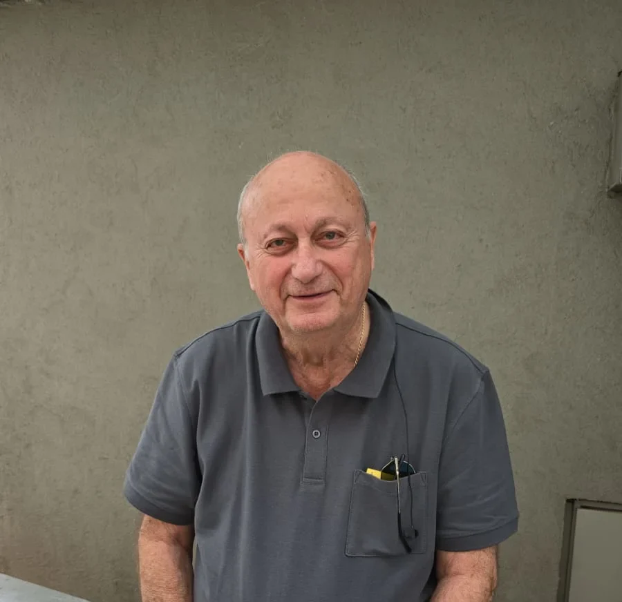 אבי יונגר מורה נהיגה