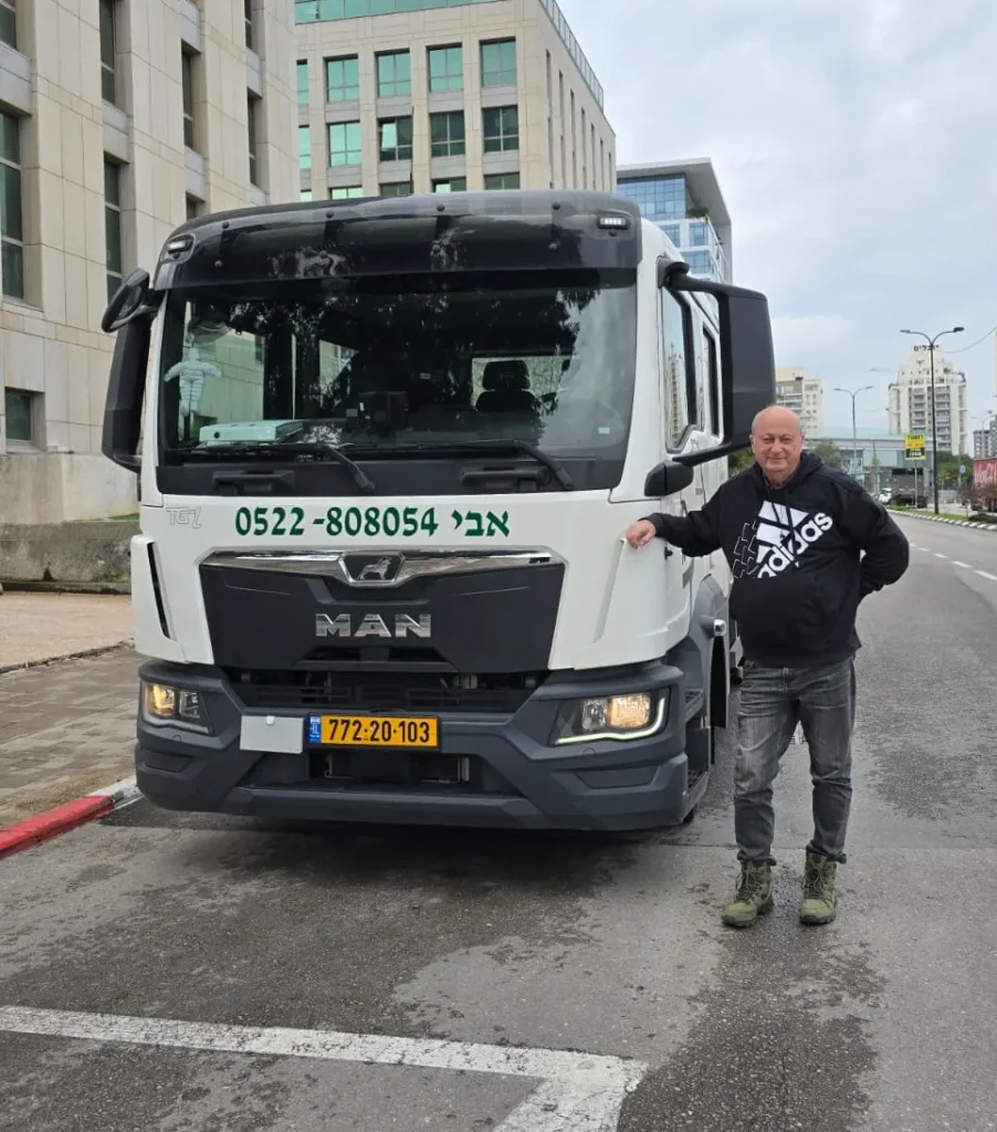 משאית של אבי יונגר מורה נהיגה